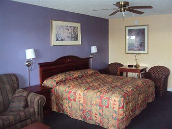 Newport News Inn *