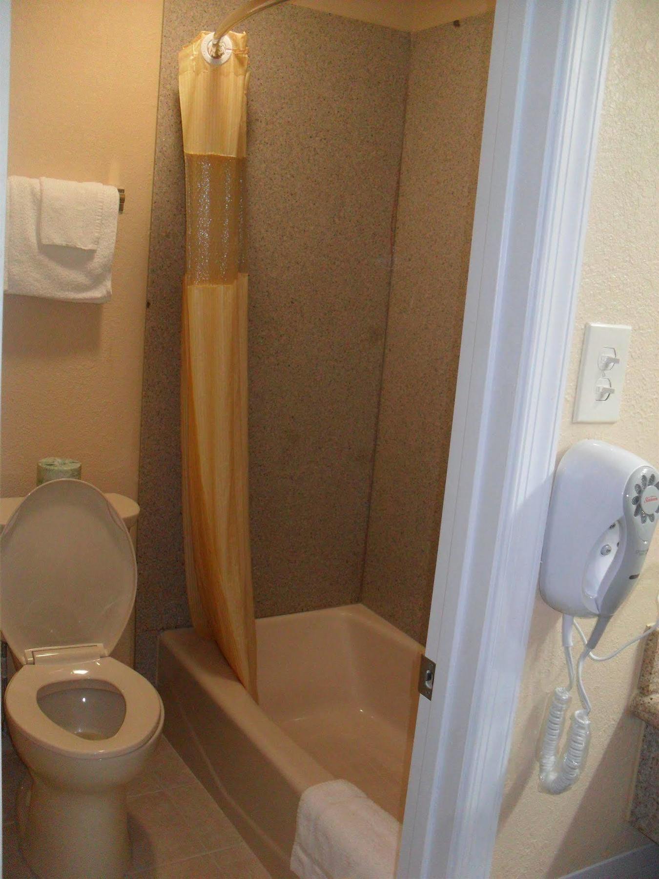 Newport News Inn Motel *
