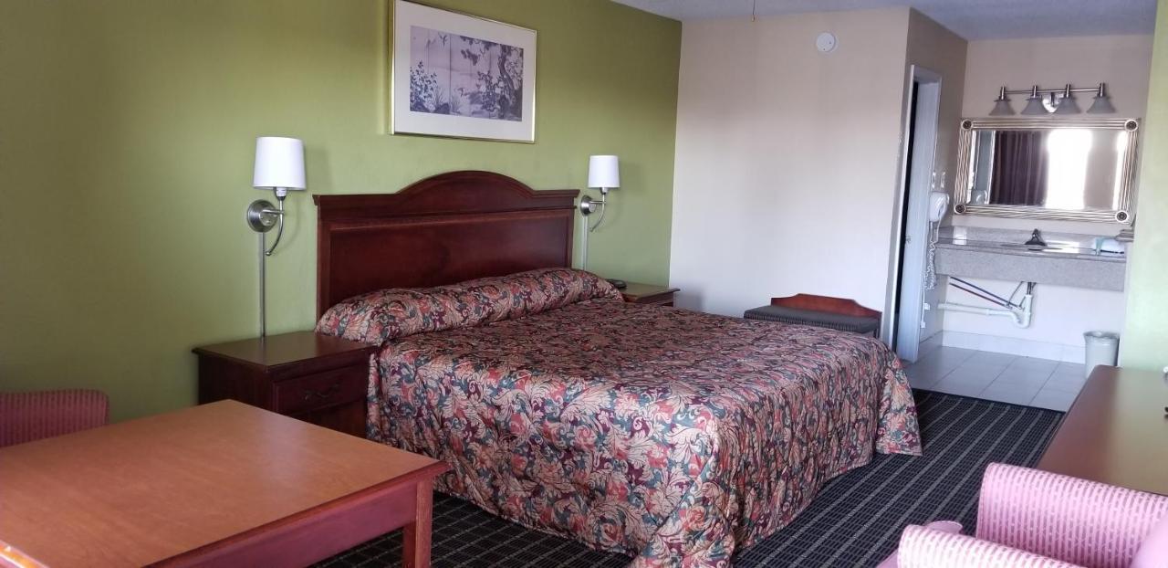 Newport News Inn * Newport News